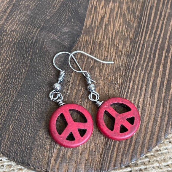 Minimalist Howlite Red Peace Sign Hippie Dangle Drop Fish Hook Earrings 1 3/8” - Picture 2 of 4